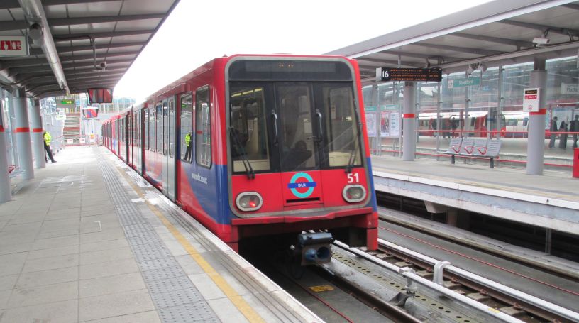 DLR Docklands Light Railway London Class B90 B92 B07 B2K 2-section ...